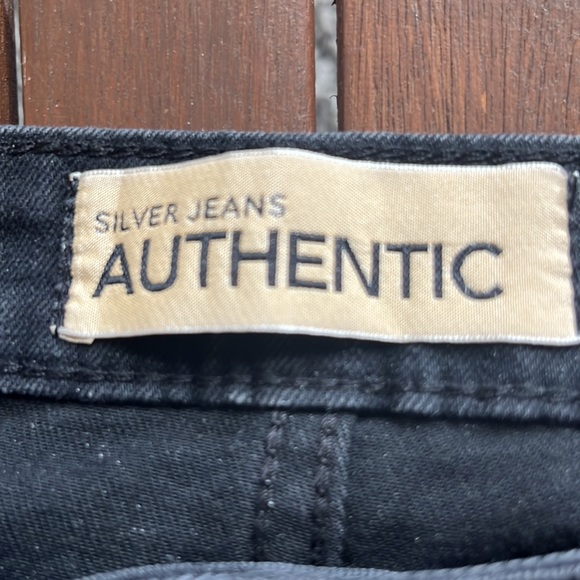 Silver - Picture 3 of 8